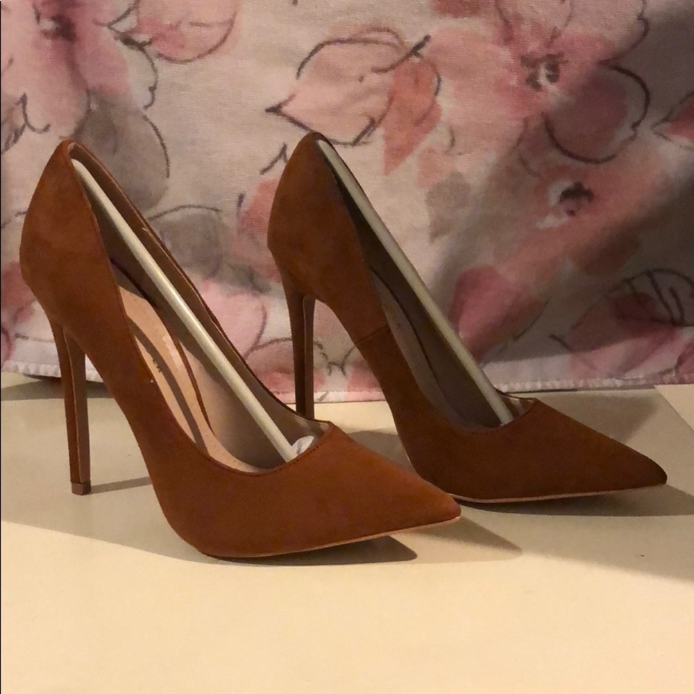 Suede Pumps